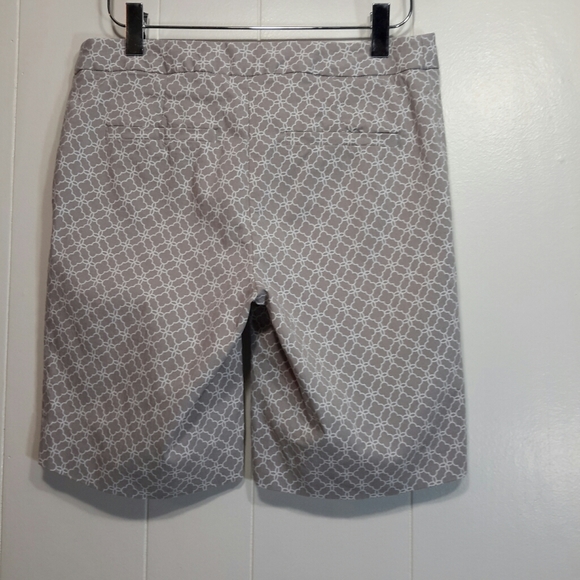 Mario Serrani ladies size 2 shorts - Picture 2 of 4